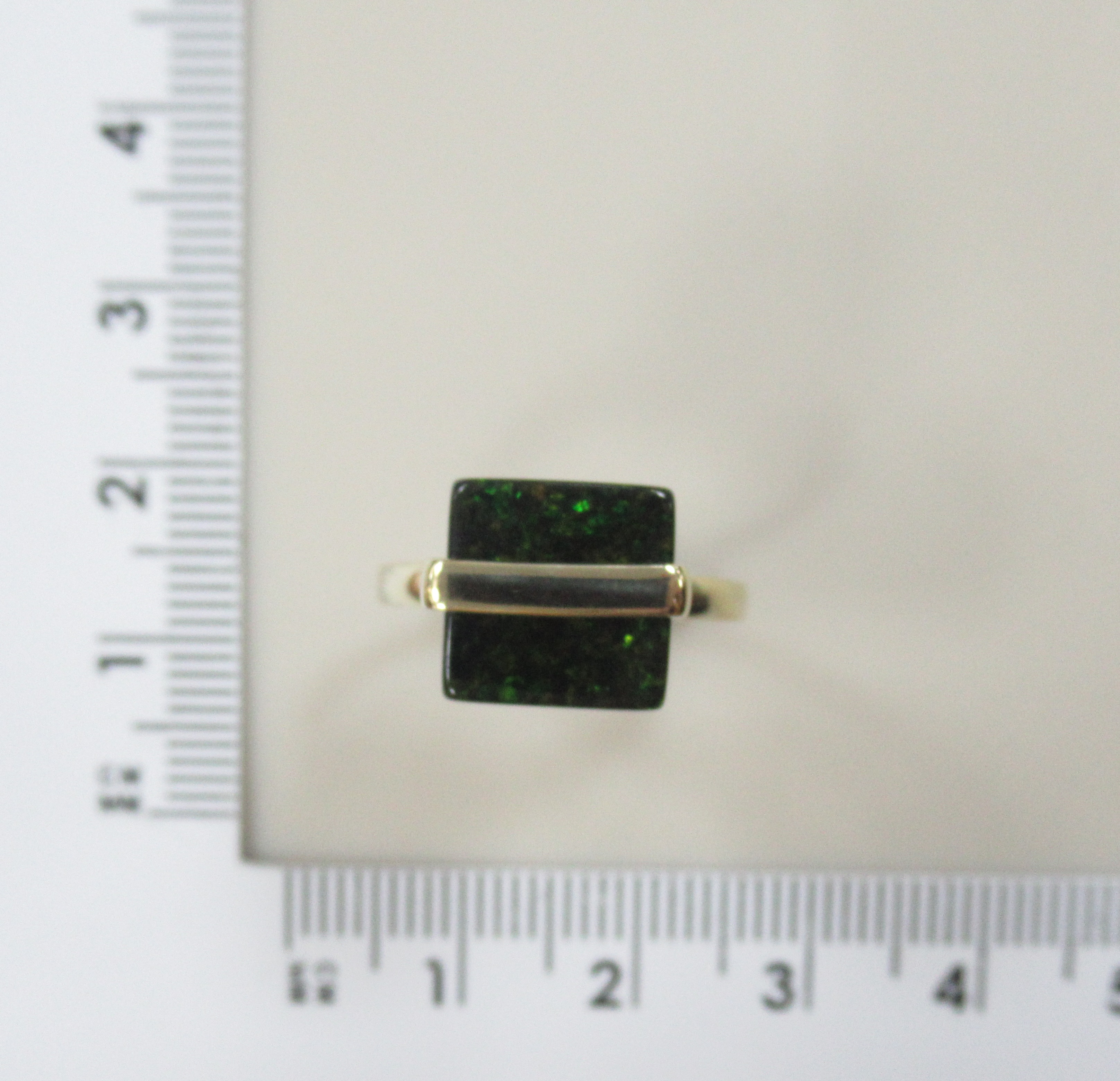 Кольцо из желтого золота с янтарем